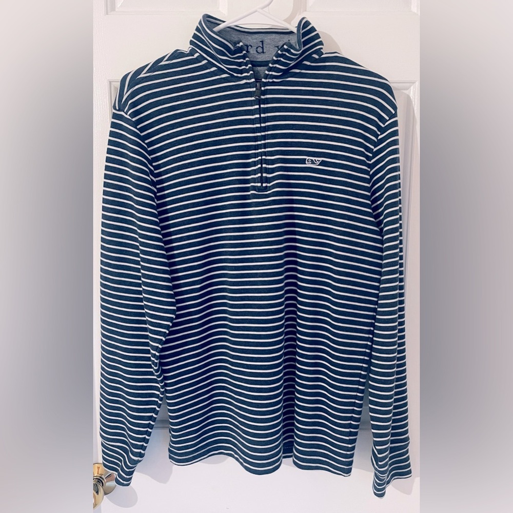 Never worn Vineyard Vines men’s 1/4 zip striped pullover…so soft.